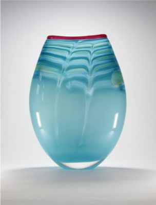 blaue Vase mit Kannzugdekor